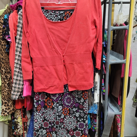 Women's clothing - Picture 2 of 5